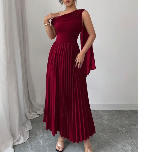 Luxe Black One Shoulder Draped Detail Pleated Evening Formal Gown Dress - Picture 2 of 8